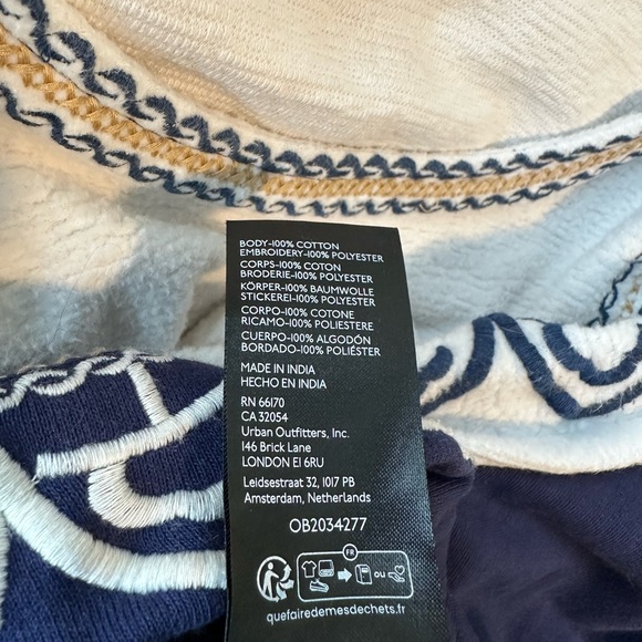 Anthropologie Navy and Cream Embroidered Sweater/Sweatshirt Sz M - Picture 10 of 10